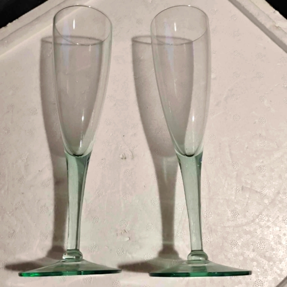 Pair of Vintage Pale Green Champagne Glasses – Elegant Fluted Stemware​ C​​